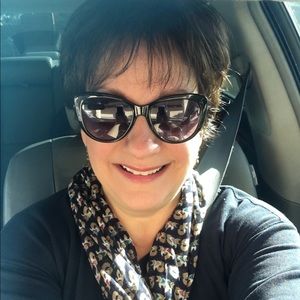 Meet your Posher, Joni